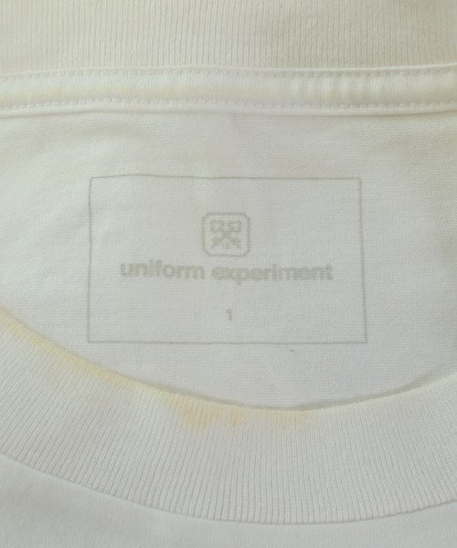 uniform experiment เสื้อยืด/เสื้อท็อปส์
