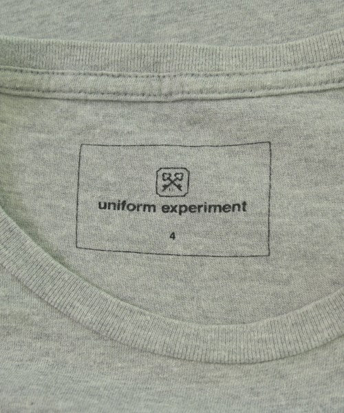 uniform experiment เสื้อยืด/เสื้อท็อปส์
