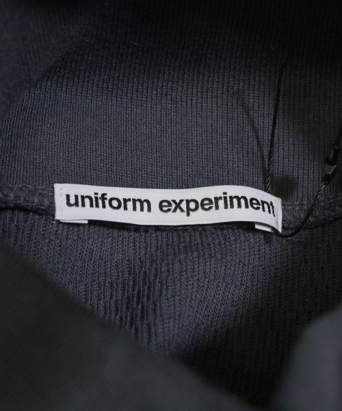 uniform experiment เสื้อยืด/เสื้อท็อปส์
