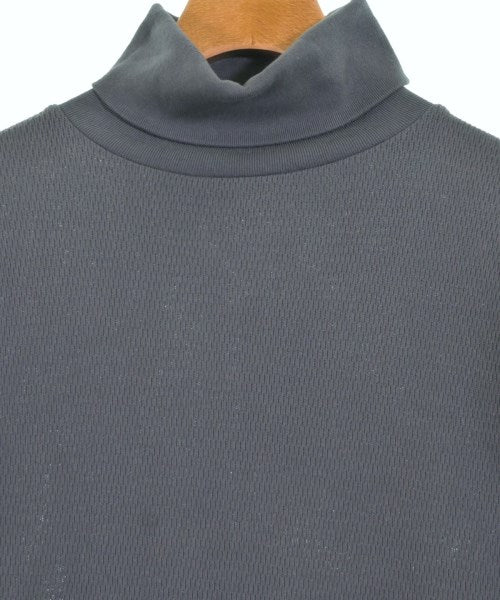 uniform experiment เสื้อยืด/เสื้อท็อปส์