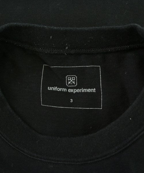 uniform experiment เสื้อยืด/เสื้อท็อปส์