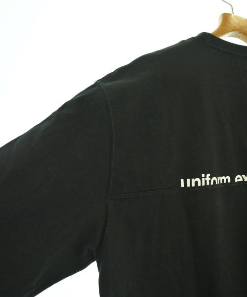 uniform experiment เสื้อยืด/เสื้อท็อปส์