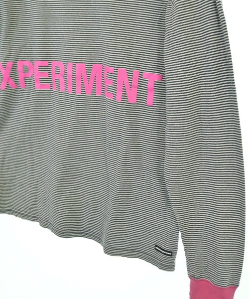 uniform experiment เสื้อยืด/เสื้อท็อปส์