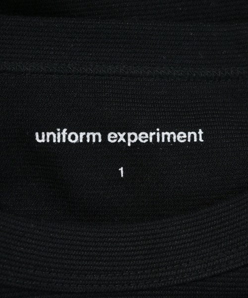 uniform experiment เสื้อยืด/เสื้อท็อปส์