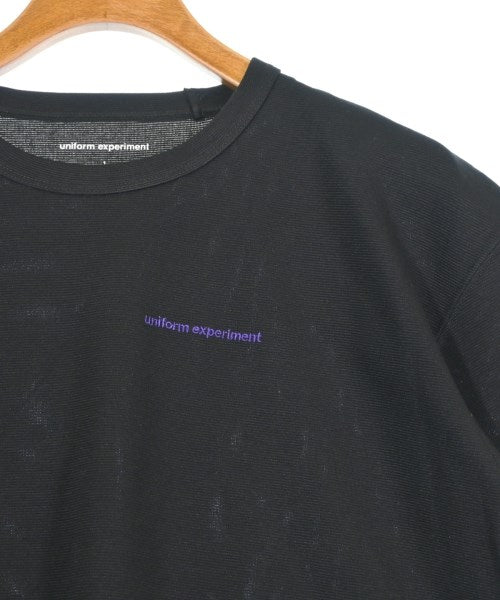 uniform experiment เสื้อยืด/เสื้อท็อปส์