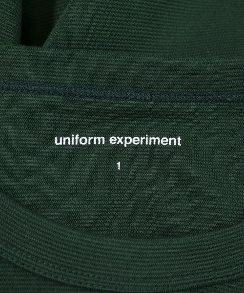 uniform experiment เสื้อยืด/เสื้อท็อปส์