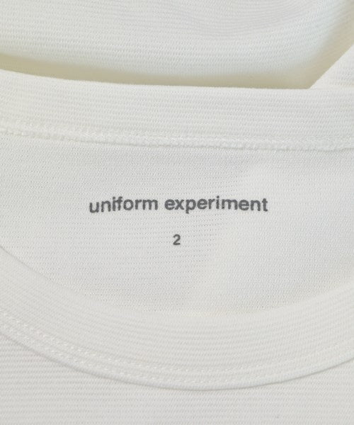 uniform experiment เสื้อยืด/เสื้อท็อปส์