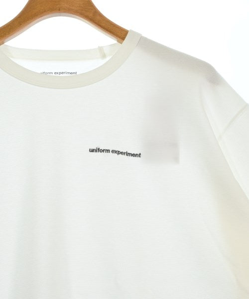 uniform experiment เสื้อยืด/เสื้อท็อปส์