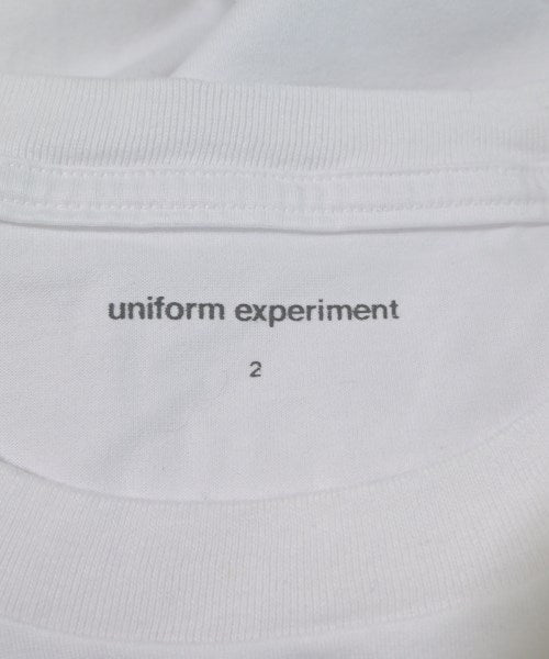 uniform experiment เสื้อยืด/เสื้อท็อปส์