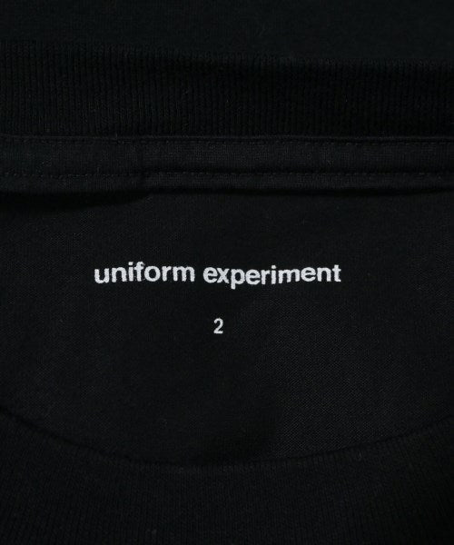 uniform experiment เสื้อยืด/เสื้อท็อปส์