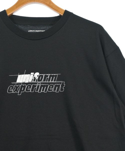 uniform experiment เสื้อยืด/เสื้อท็อปส์