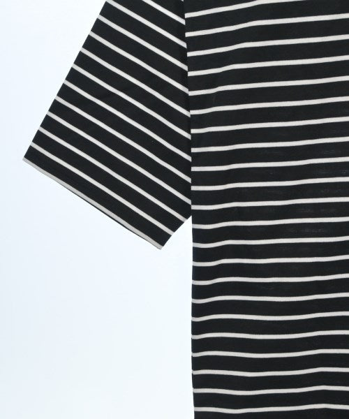 uniform experiment เสื้อยืด/เสื้อท็อปส์