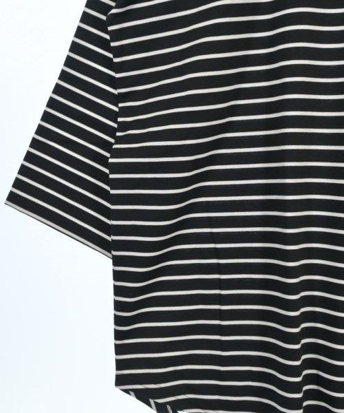 uniform experiment เสื้อยืด/เสื้อท็อปส์