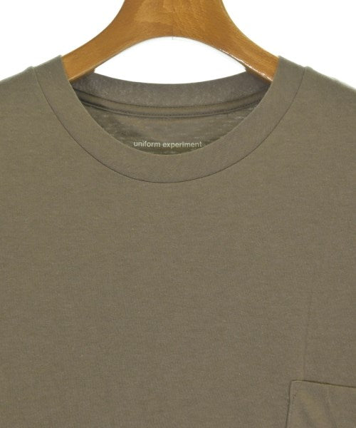 uniform experiment เสื้อยืด/เสื้อท็อปส์