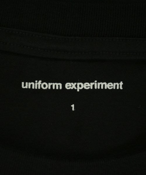 uniform experiment เสื้อยืด/เสื้อท็อปส์