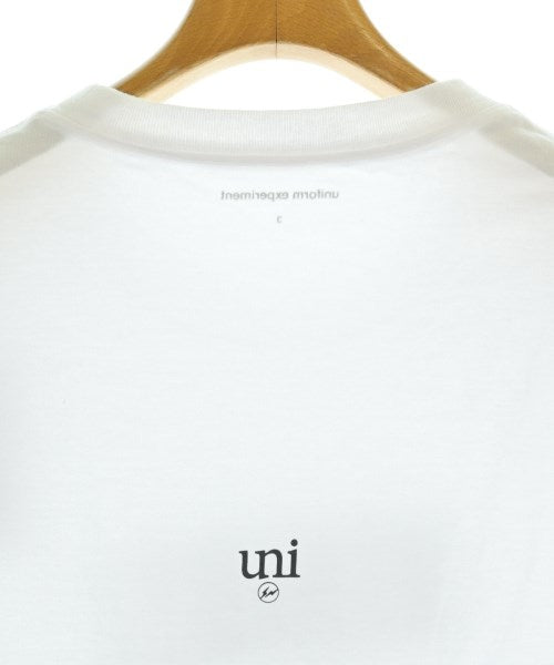 uniform experiment เสื้อยืด/เสื้อท็อปส์