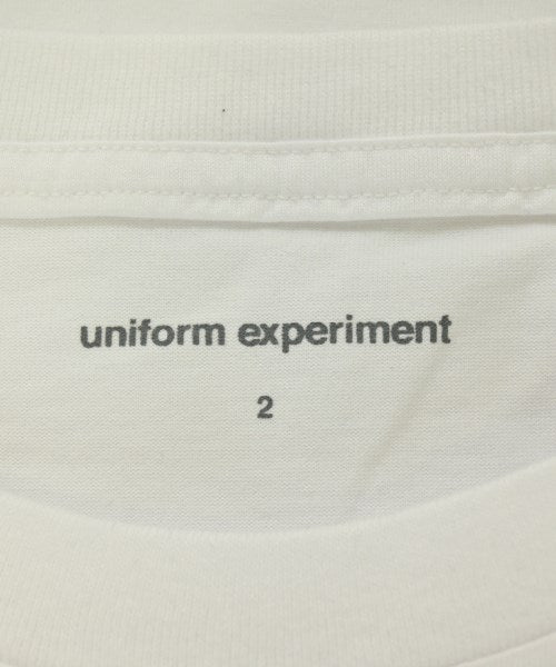 uniform experiment เสื้อยืด/เสื้อท็อปส์