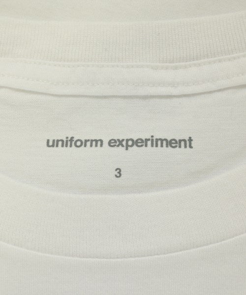 uniform experiment เสื้อยืด/เสื้อท็อปส์