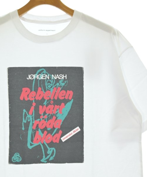 uniform experiment เสื้อยืด/เสื้อท็อปส์