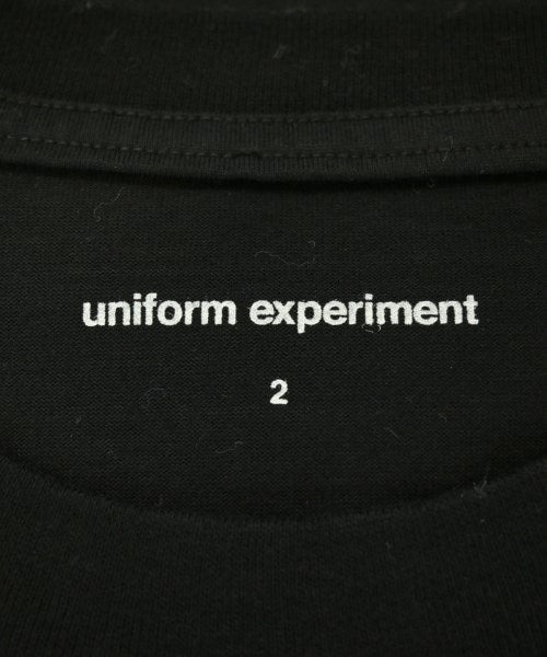 uniform experiment เสื้อยืด/เสื้อท็อปส์