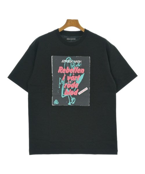 uniform experiment เสื้อยืด/เสื้อท็อปส์