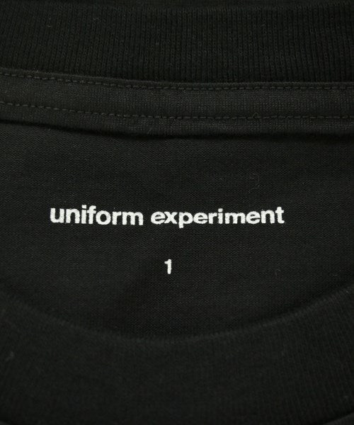 uniform experiment เสื้อยืด/เสื้อท็อปส์