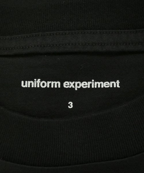 uniform experiment เสื้อยืด/เสื้อท็อปส์