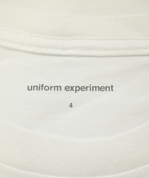 uniform experiment เสื้อยืด/เสื้อท็อปส์