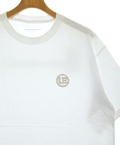 uniform experiment เสื้อยืด/เสื้อท็อปส์