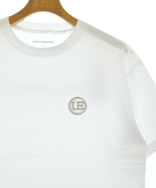 uniform experiment เสื้อยืด/เสื้อท็อปส์