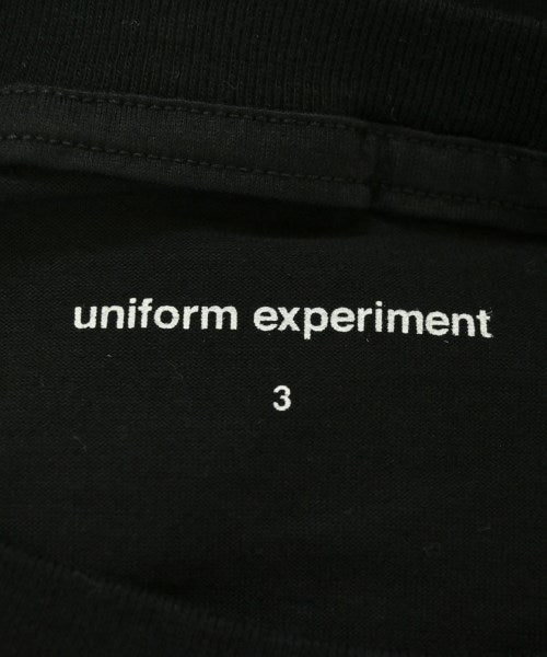 uniform experiment เสื้อยืด/เสื้อท็อปส์