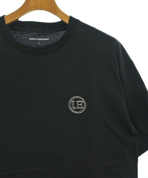 uniform experiment เสื้อยืด/เสื้อท็อปส์