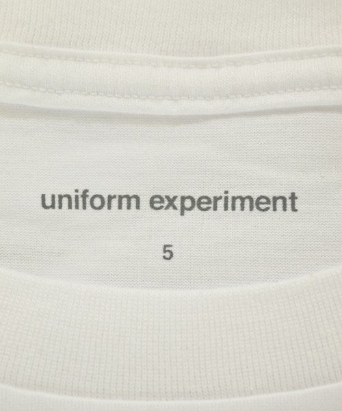 uniform experiment เสื้อยืด/เสื้อท็อปส์