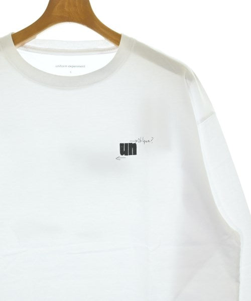 uniform experiment เสื้อยืด/เสื้อท็อปส์