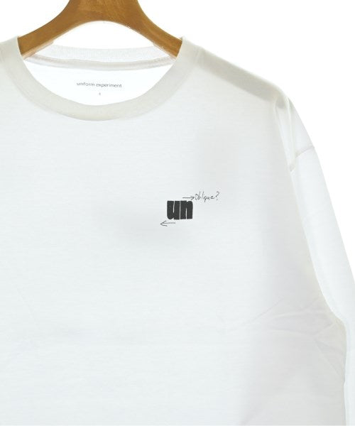 uniform experiment เสื้อยืด/เสื้อท็อปส์