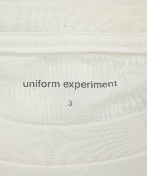 uniform experiment เสื้อยืด/เสื้อท็อปส์