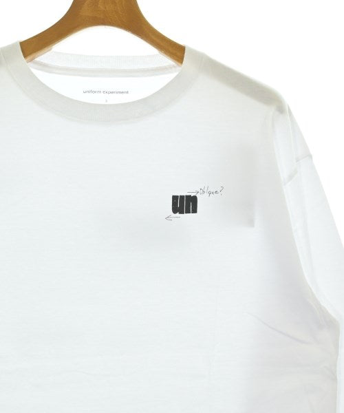 uniform experiment เสื้อยืด/เสื้อท็อปส์