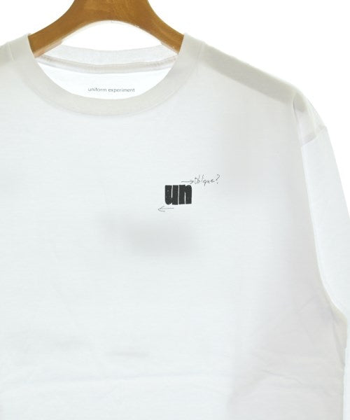 uniform experiment เสื้อยืด/เสื้อท็อปส์