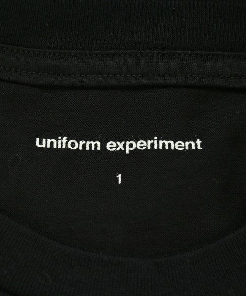 uniform experiment เสื้อยืด/เสื้อท็อปส์