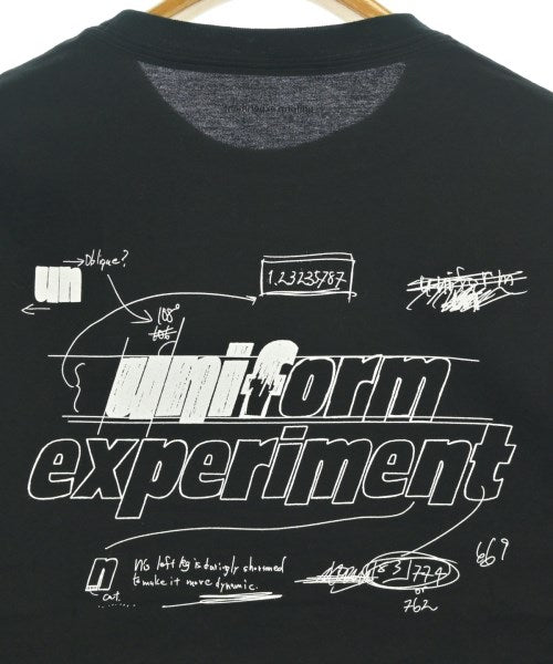 uniform experiment เสื้อยืด/เสื้อท็อปส์