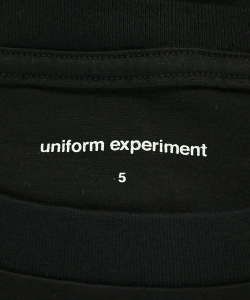uniform experiment เสื้อยืด/เสื้อท็อปส์