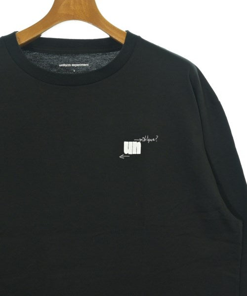 uniform experiment เสื้อยืด/เสื้อท็อปส์