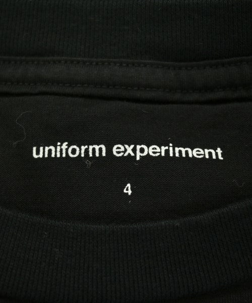 uniform experiment เสื้อยืด/เสื้อท็อปส์