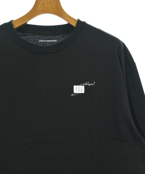 uniform experiment เสื้อยืด/เสื้อท็อปส์