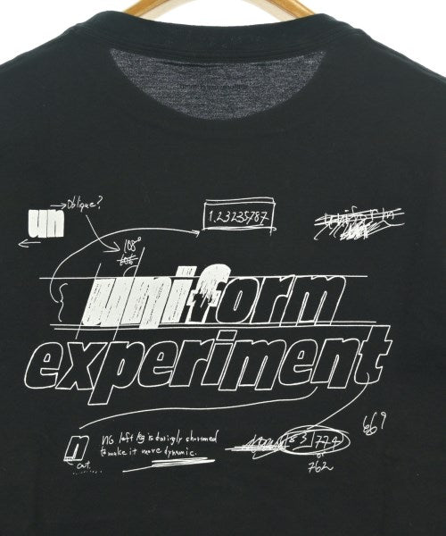 uniform experiment เสื้อยืด/เสื้อท็อปส์