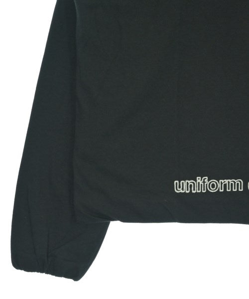 uniform experiment เสื้อยืด/เสื้อท็อปส์