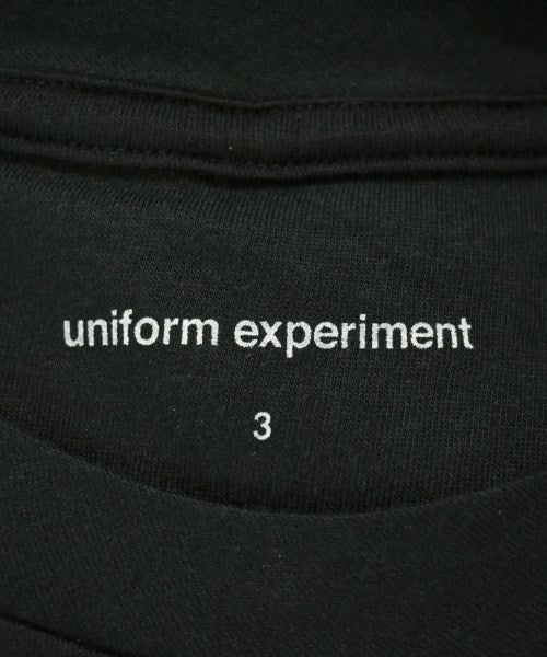 uniform experiment เสื้อยืด/เสื้อท็อปส์