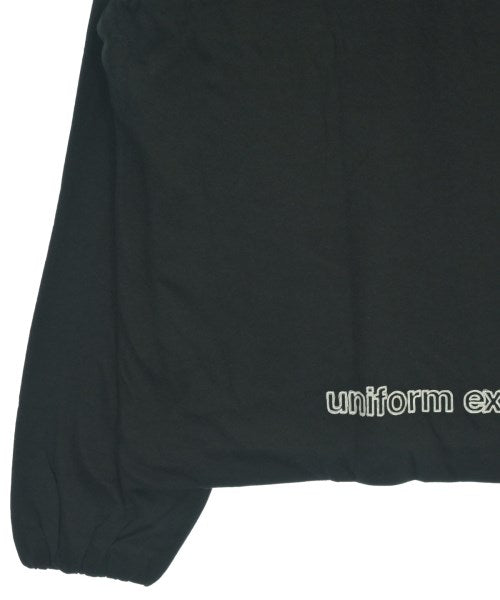 uniform experiment เสื้อยืด/เสื้อท็อปส์