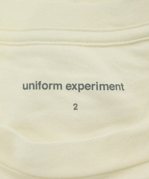 uniform experiment เสื้อยืด/เสื้อท็อปส์