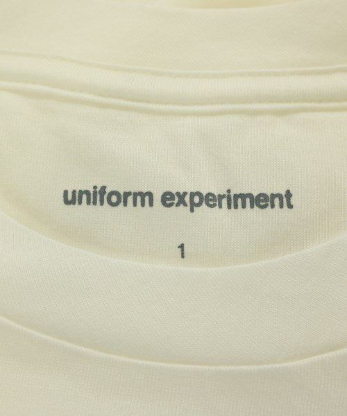 uniform experiment เสื้อยืด/เสื้อท็อปส์
